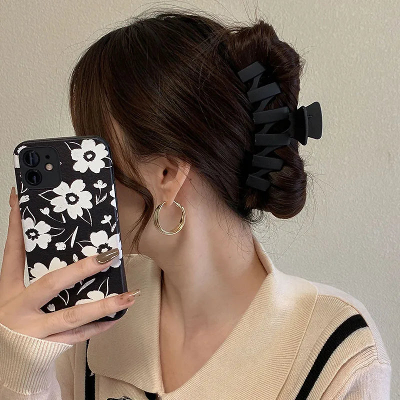 Elegant Black Geometric Plastic Hair - Clips