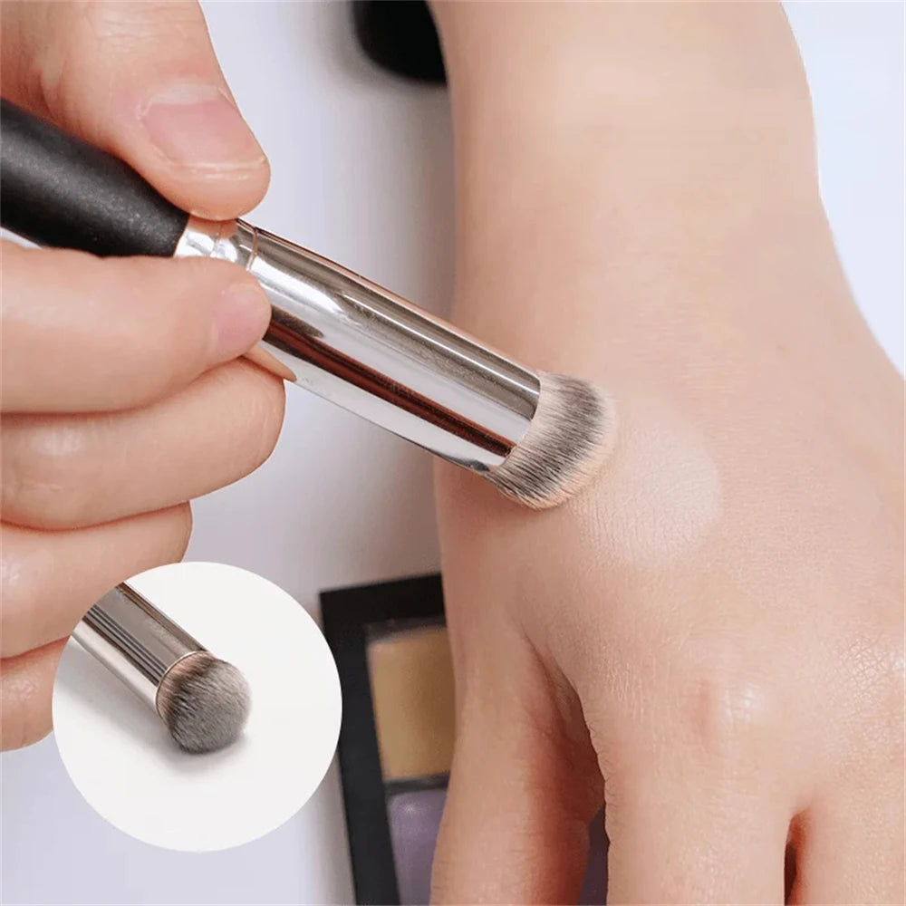 Foundation Concealer - Brush